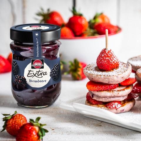 Erdbeer-Blini-Spieße